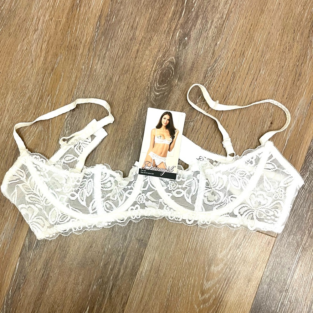Sexy Dreamgirl shelf bra in white soft lace size 36.